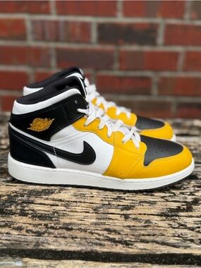 Nike AIR JORDAN 1 MID YELLOW OCHRE Sz 6.5Y (Women’s 8/8.5) DQ8423-701 Sneakers